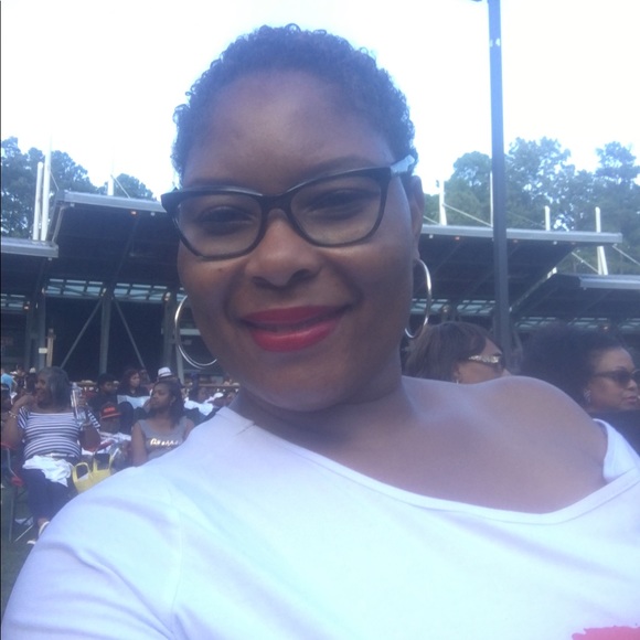 Meet your Posher, Andrea - Picture 1 of 1